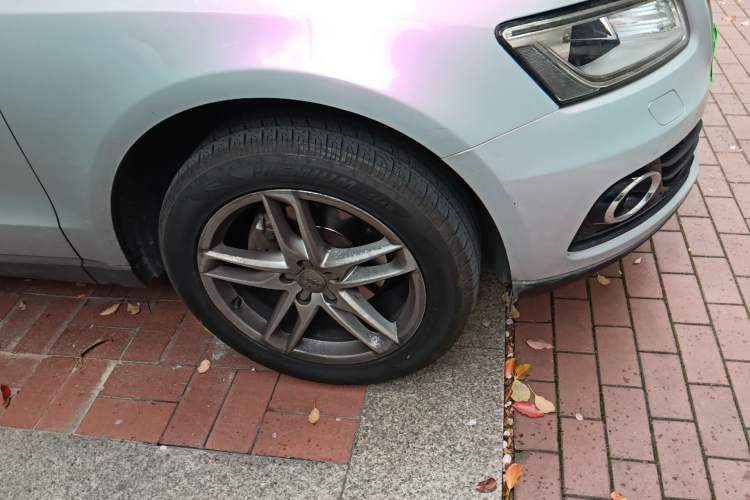 Used Audi Q5 2017 40 TFSI Technology Edition Right Front Wheel Hub