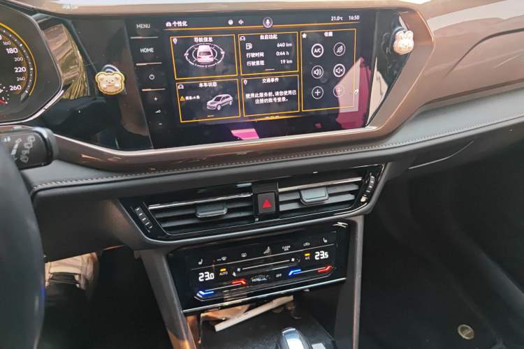 Used Volkswagen Tharu 2021 280TSI Two-Wheel-Drive Luxury Plus Edition Audio And AC Panel