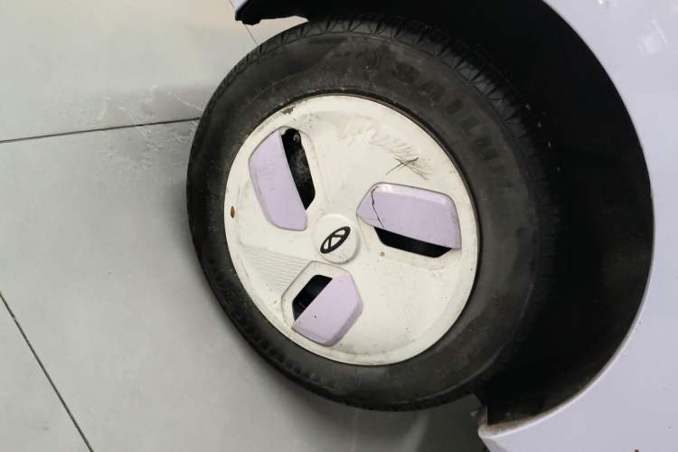 Used Chery QQ Ice Cream 2022 170km Sundae Phosphate Lithium-Ion Exterior 5