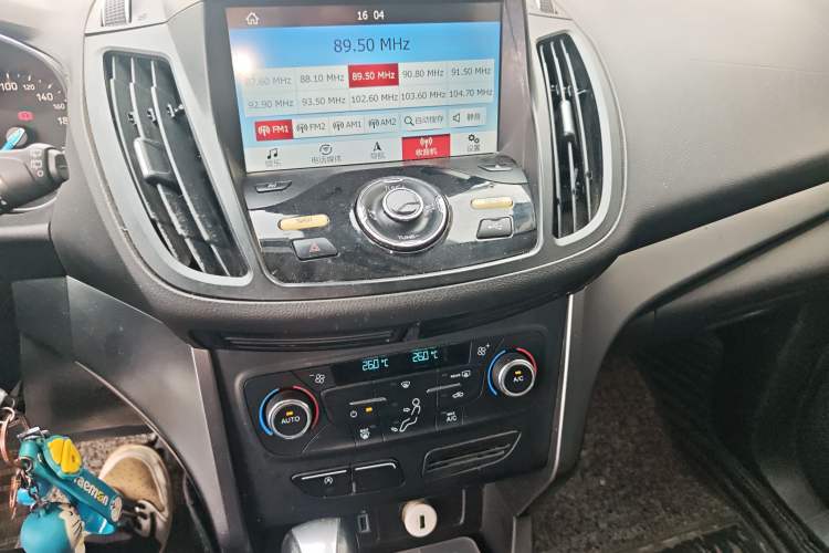 Used Ford Kuga 2017 EcoBoost 180 Two-Wheel-Drive Platinum Edition Audio And AC Panel