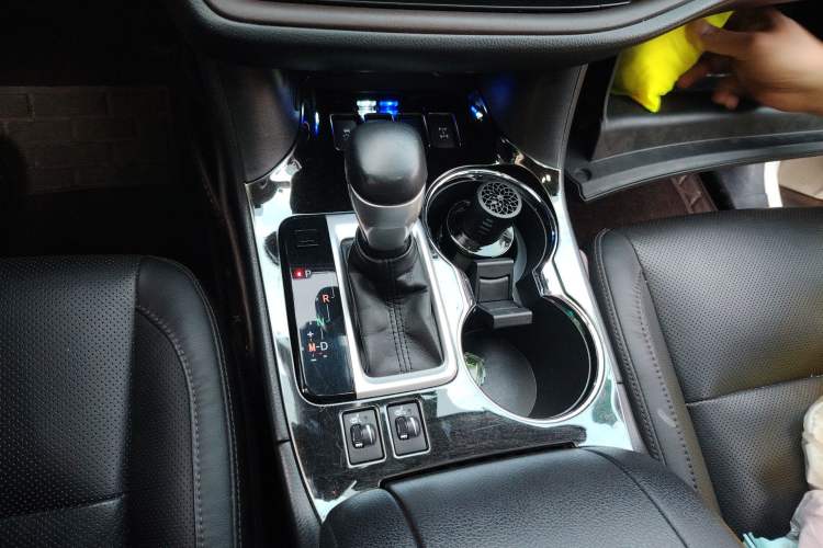 Used Toyota Highlander 2018 2.0T Four-Wheel Drive Prestige Version 7 Seats China VI Standard Gear Lever