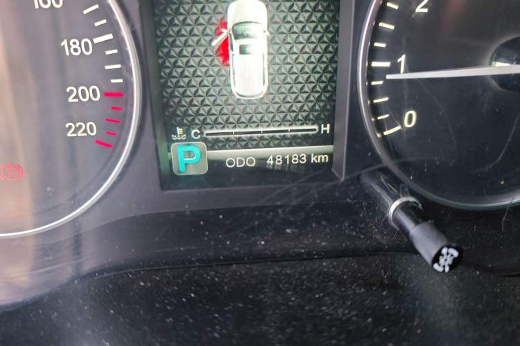 Used SWM X7 2017 1.5T Automatic Smart Enjoyment Version 7 Seats Odometer Close Up