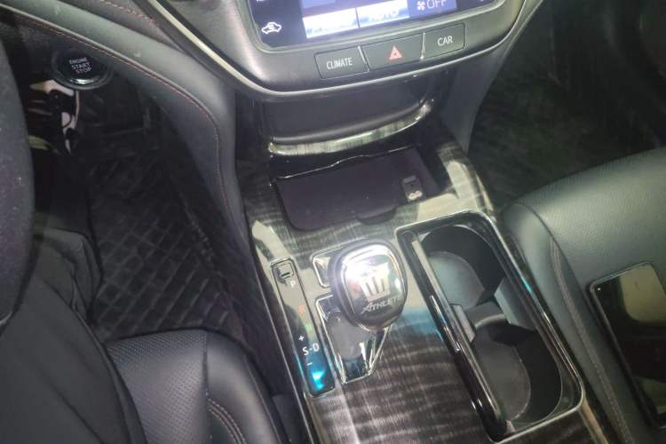 Used Toyota Crown 2015 2.0T Fashion Edition
