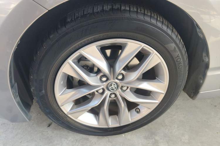 Used Toyota Avalon 2019 Dual-Engine 2.5L Luxury Edition China VI Standard