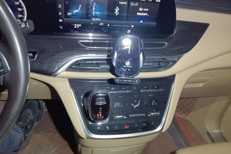 Used Buick GL8 2021 ES Land Cruiser 653T Luxury Edition Audio And AC Panel