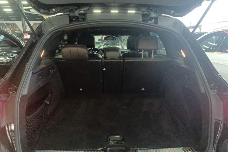 Used Mercedes-Benz GLC 2019 GLC 260 L 4MATIC Dynamic Model Trunk