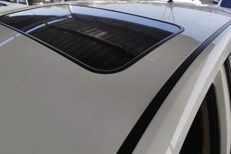 Used Kia K2 2012 Hatchback 1.6L AT Premium Commemorative Edition
