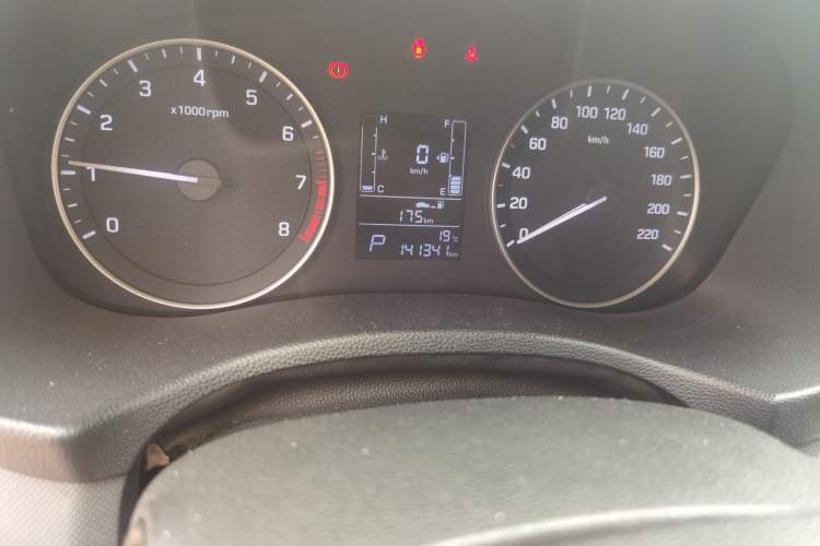 Used Hyundai ix25 2015 1.6L Automatic Two-Wheel-Drive Deluxe DLX Model Odometer Close Up