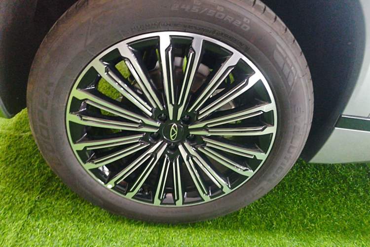 Used Chery Tiggo 9 C-DM 2025 1.5T 106KM Enjoy Edition 7 Seats Lithium Iron Phosphate Right Rear Wheel Hub