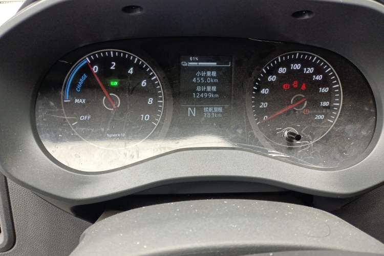 Used Wuling Yangguang 2024 300km Comfort-Grade Passenger Van 60kW