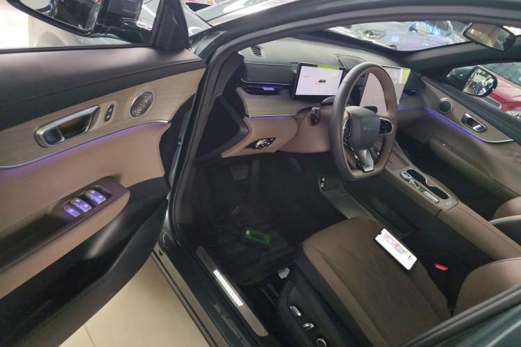 Used Fengyun T8 2025 1.5T 130km Deluxe Version 5 Seats Driver Seat