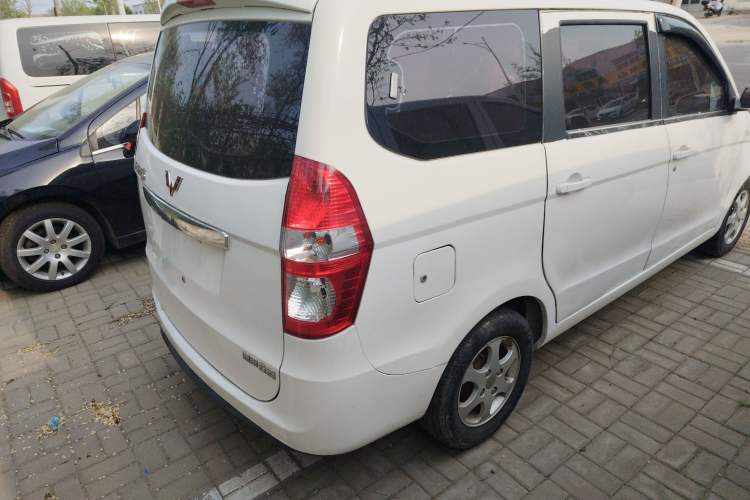Used Wuling Hongguang 2014 1.5L Standard Version
