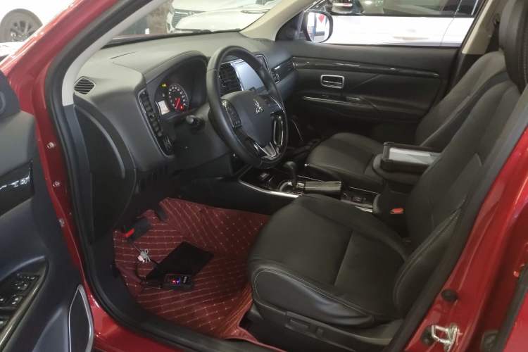 Used Mitsubishi Outlander 2018 2.0L Two-Wheel Drive Glory Edition 5 Seats