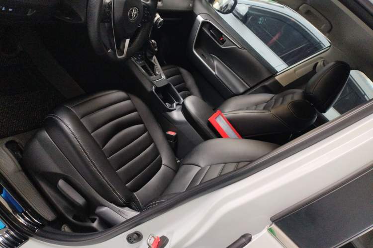 Used Toyota RAV4 2021 2.0L CVT Two-Wheel Drive Urban Edition Left Front Seat