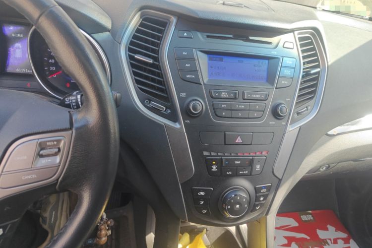 Used Hyundai Santa Fe 2013 2.4L Automatic 2WD Comfort Edition Audio And AC Panel