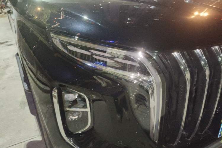 Used Hongqi HS7 2023 2.0T Automatic Two-Wheel Drive Flagship Edition Six Seats
