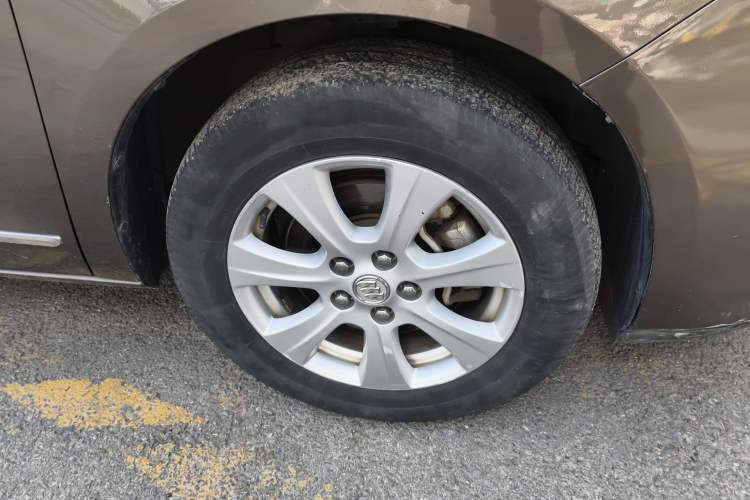 Used Buick GL8 2014 3.0L GT Luxury Business Haoya Edition Right Front Wheel Hub