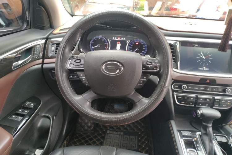 Used GAC Trumpchi GS8 2017 320T Two-Wheel Drive Luxury Smart Connectivity Version (7 Seats) Steering Wheel