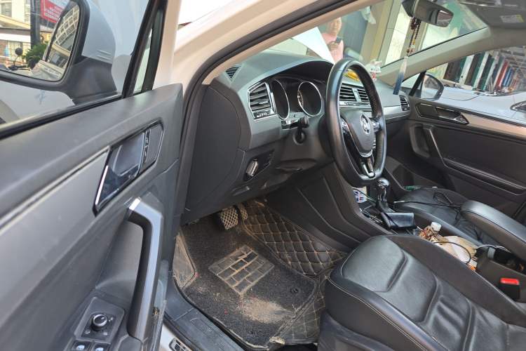 Used Volkswagen Tiguan L 2017 330TSI Automatic Two-Wheel Drive Luxury Edition Driver Seat