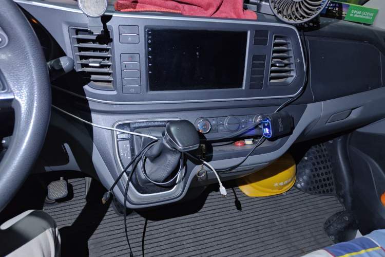 Used SAIC MAXUS Xintu V80 2021 2.0T AMT Classic Aoyuntong 127 PS Mid-axle Mid-roof 6/7/8/9-Seater
