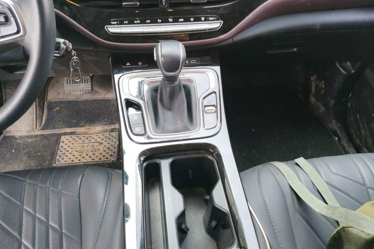 Used GAC Trumpchi M6 2023 PRO 270T DCT Elite Edition Gear Lever