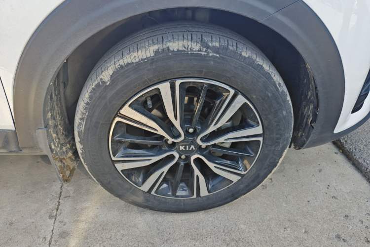 Used Kia kx1 Stonic 2021 1.4L CVT Fun & Sunroof Model Right Front Wheel Hub