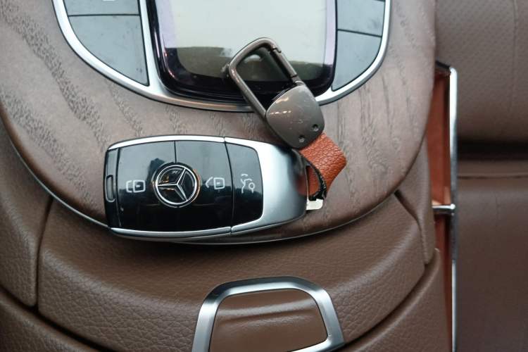 Used Mercedes-Benz E-Class New Energy 2022 Restyled E 350 e L Plug-in Hybrid Sports Sedan
