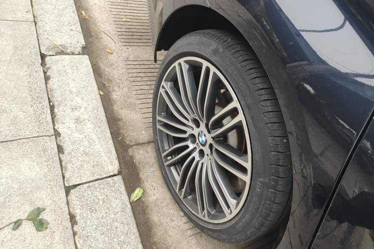 Used BMW 5 Series 2018 Facelifted 530Li xDrive M Sport Package Exterior 2