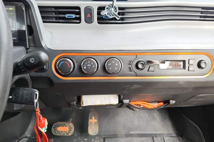 Used Wuling Hongguang MINIEV 2022 Easy Version Lithium Iron Phosphate Audio And AC Panel
