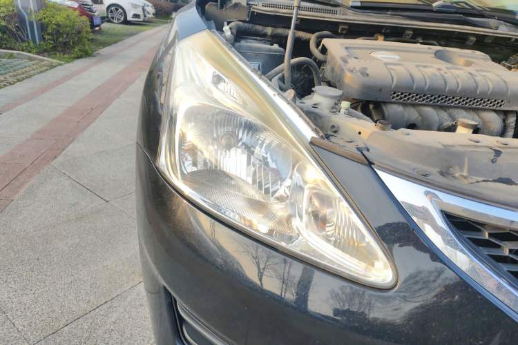 Used Nissan Tiida 2011 1.6L CVT Smart Version
