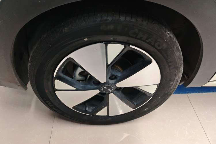 Used BYD Dolphin 2023 420 km Fashion Edition Right Rear Wheel Hub
