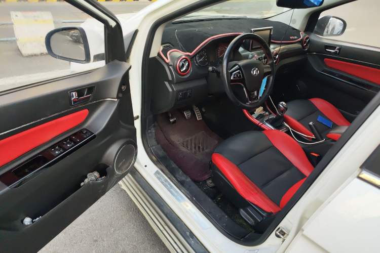 Used BAIC Senova X25 2015 1.5L manual Comfort trim level