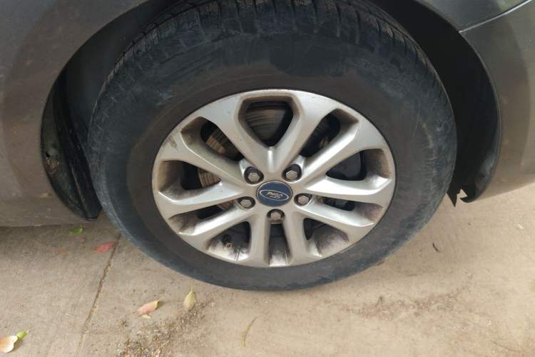 Used Ford Focus 2013 Sedan Classic 1.8L Manual Base Model