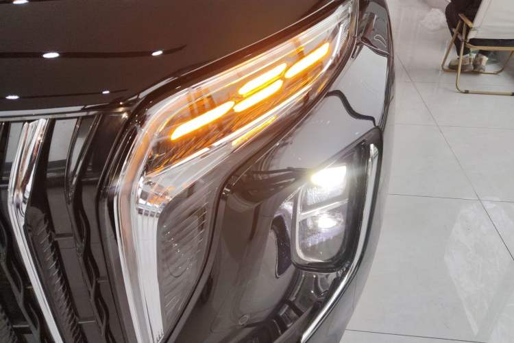 Used Hongqi HS7 PHEV 2025 Model 2.0T PHEV Four-Wheel Drive 2 Millionth Anniversary Edition—7 Seats
