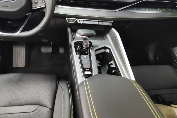 Used Geely Auto Preface 2023 1.5TD Kunlun Edition Gear Lever