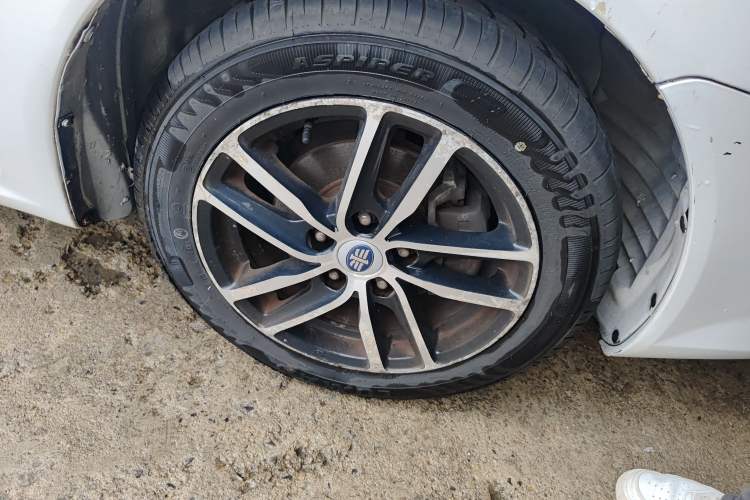 Used Bestune B50 2013 1.6L automatic luxury version
