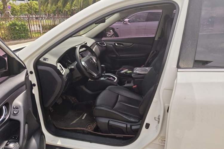 Used Nissan X-Trail 2015 2.0L CVT Comfort MAX Edition 2WD
