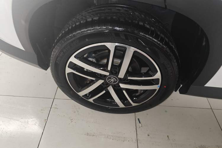 Used BYD Song L DM-i 2024 75km Leading Edition Right Rear Wheel Hub