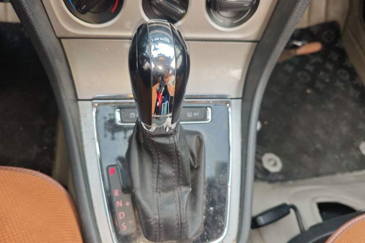 Used Volkswagen Gran Lavida 2014 1.6L Automatic Sport Edition
