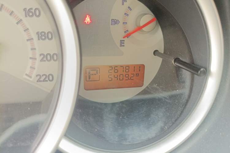 Used Nissan Tiida Sedan 2009 1.6L Automatic Tech Edition Odometer Close Up