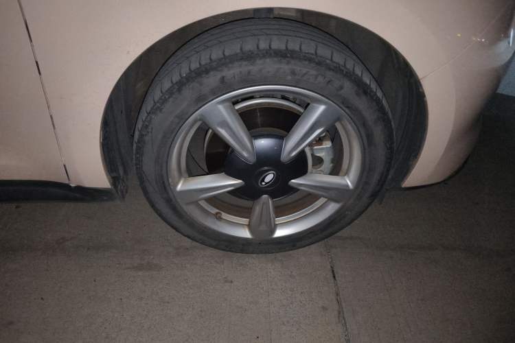 Used ORA Good Cat 2023 401 km Standard Range Luxury Version Lithium Iron Phosphate Right Front Wheel Hub