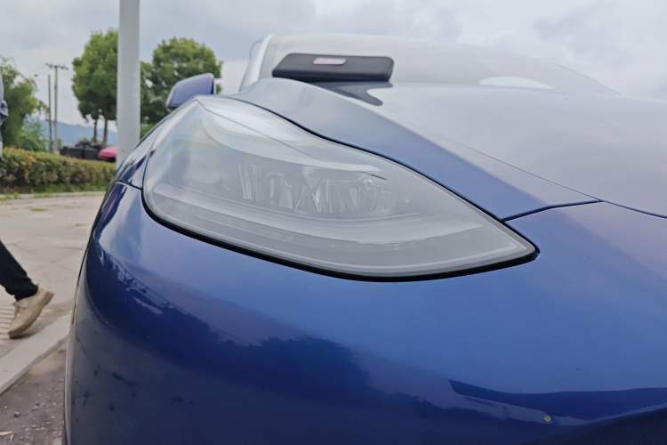 Used Tesla Model Y 2021 Long-Range All-Wheel-Drive Version Right Front Headlight