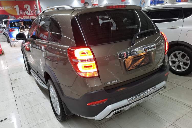 Used Chevrolet Captiva 2015 2.4L 4x4 Flagship Edition 7-Seater
