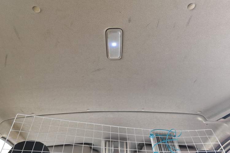 Used SAIC MAXUS Xintu V80 2018 2.5T AMT Aoyuntong Short Wheelbase Ultra-Low Roof 5-6 Seater
