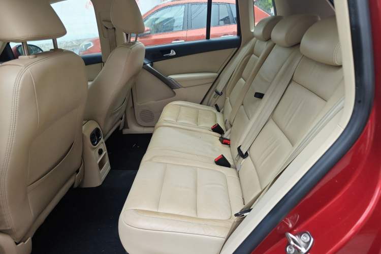 Used Volkswagen Tiguan 2010 1.8TSI Automatic Two-Wheel Drive Elite Edition Left Rear Seat