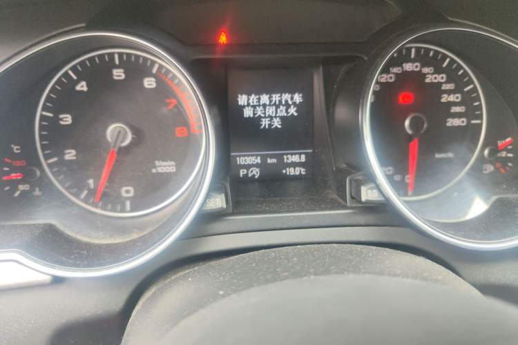 Used Audi A5 2013 Sportback 40 TFSI Odometer Close Up