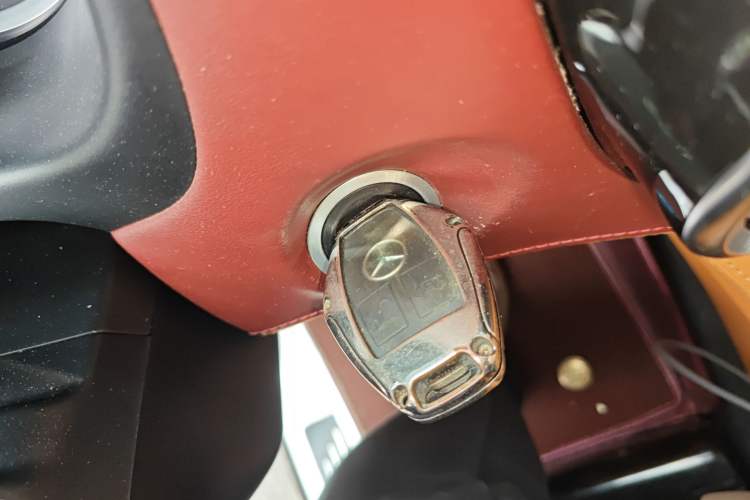 Used Mercedes-Benz Vito 2021 2.0T Elite Version 7 Seats Vehicle Key