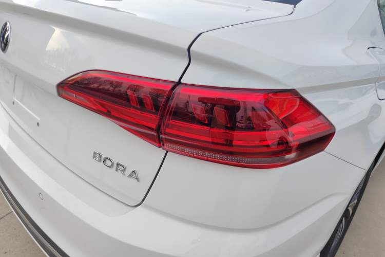 Used Volkswagen Bora 2026 200TSI DSG Yuexing Navigation Edition Right Rear Taillight