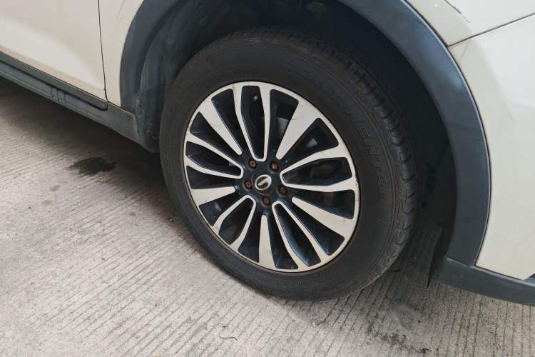 Used GAC Trumpchi GS5 Super 2015 1.8T Automatic Two-Wheel Drive Luxury Edition Right Front Wheel Hub