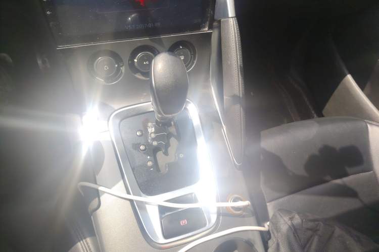 Used Peugeot 3008 2016 2.0L Automatic Classic Edition Gear Lever